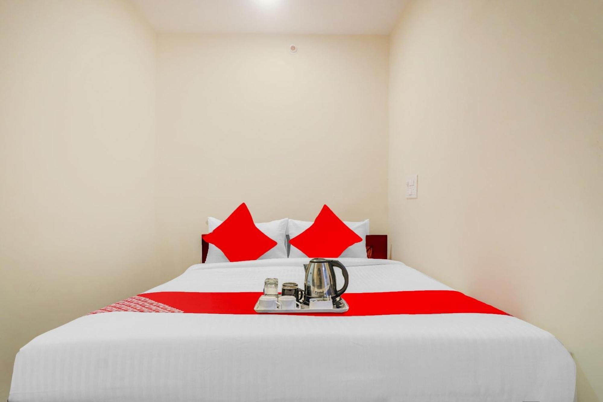 Hotel O Aayush Stay Inn Hyderabad Exteriör bild