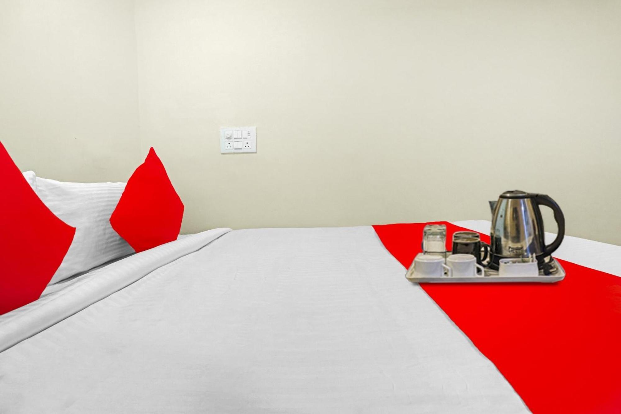 Hotel O Aayush Stay Inn Hyderabad Exteriör bild