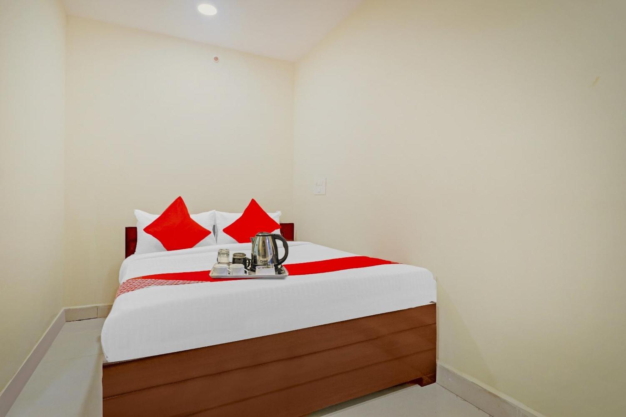 Hotel O Aayush Stay Inn Hyderabad Exteriör bild