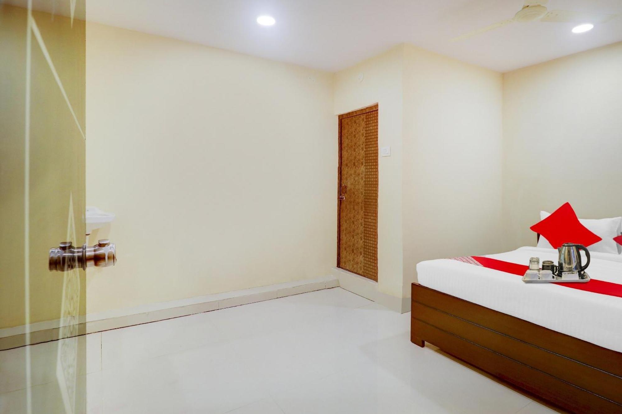Hotel O Aayush Stay Inn Hyderabad Exteriör bild