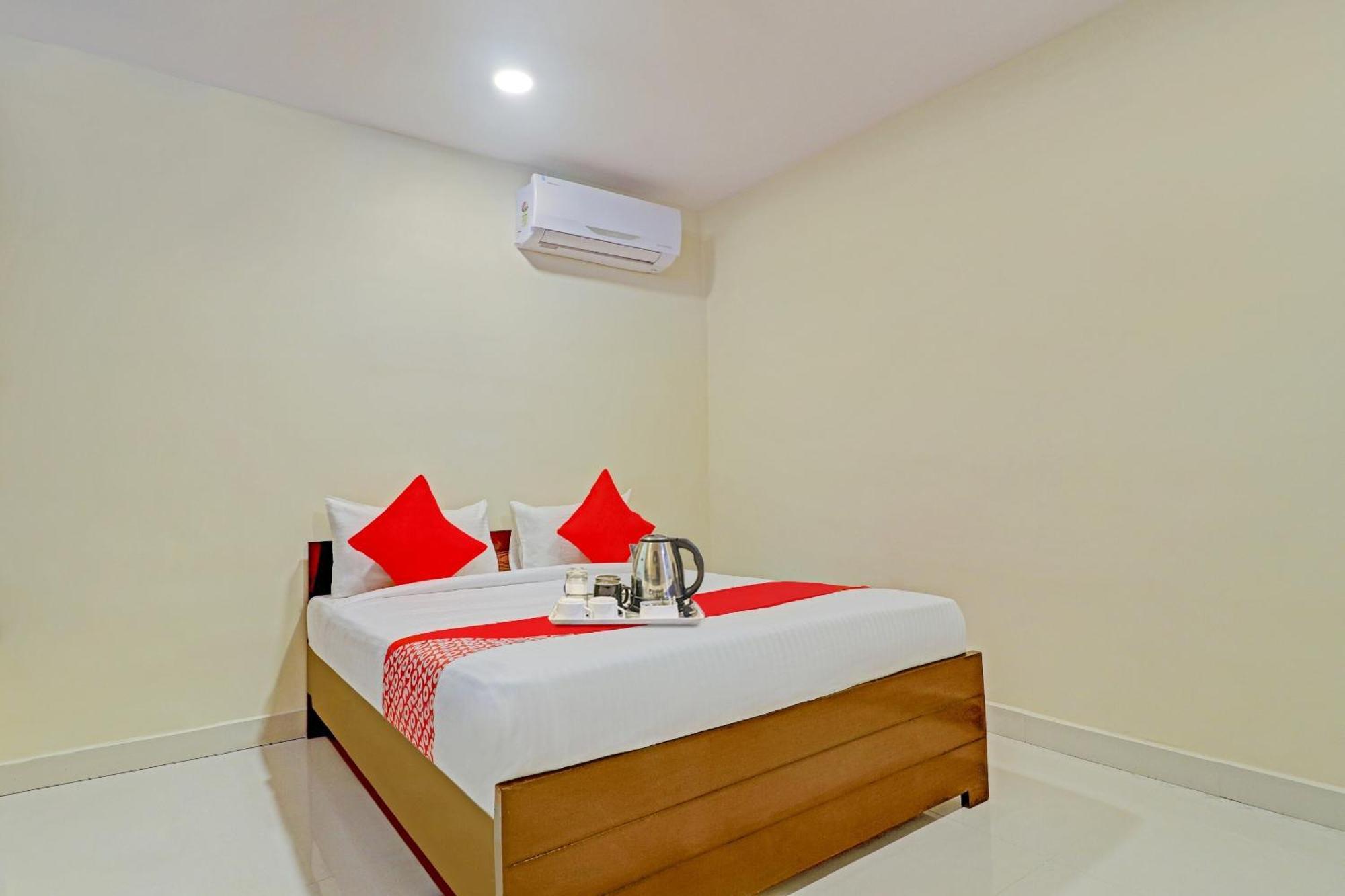 Hotel O Aayush Stay Inn Hyderabad Exteriör bild