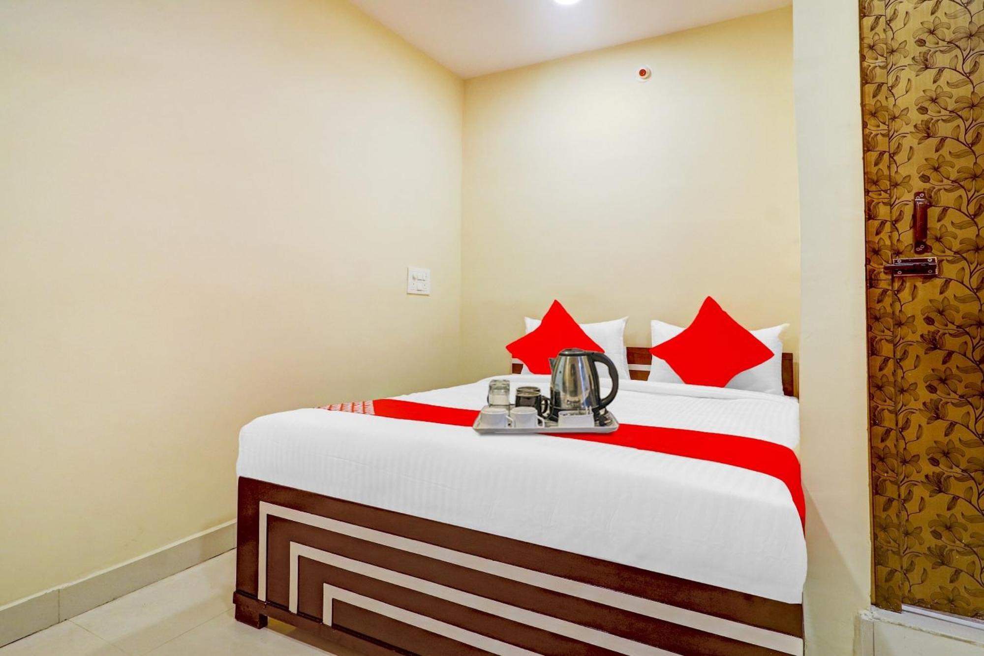 Hotel O Aayush Stay Inn Hyderabad Exteriör bild
