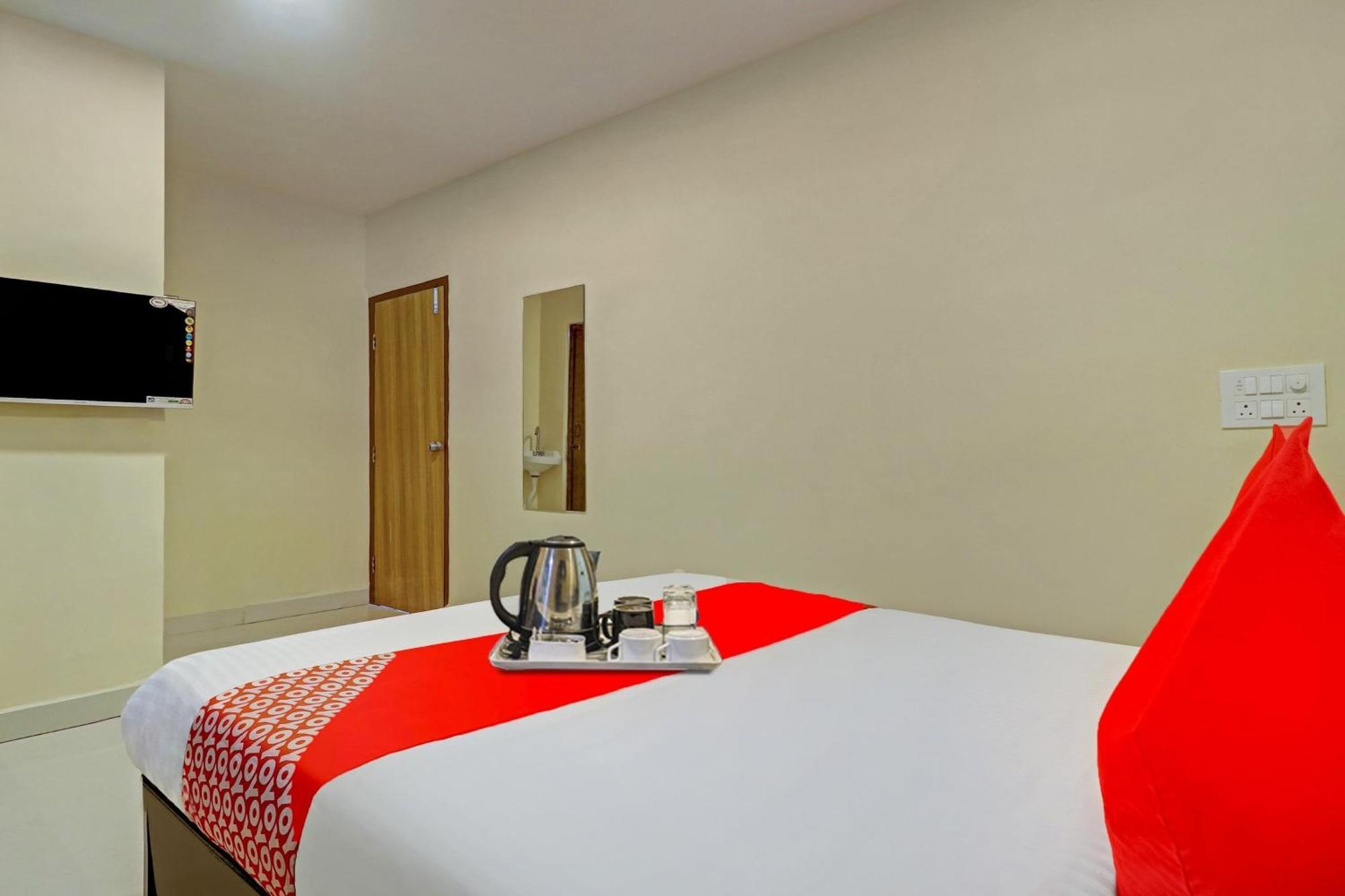 Hotel O Aayush Stay Inn Hyderabad Exteriör bild
