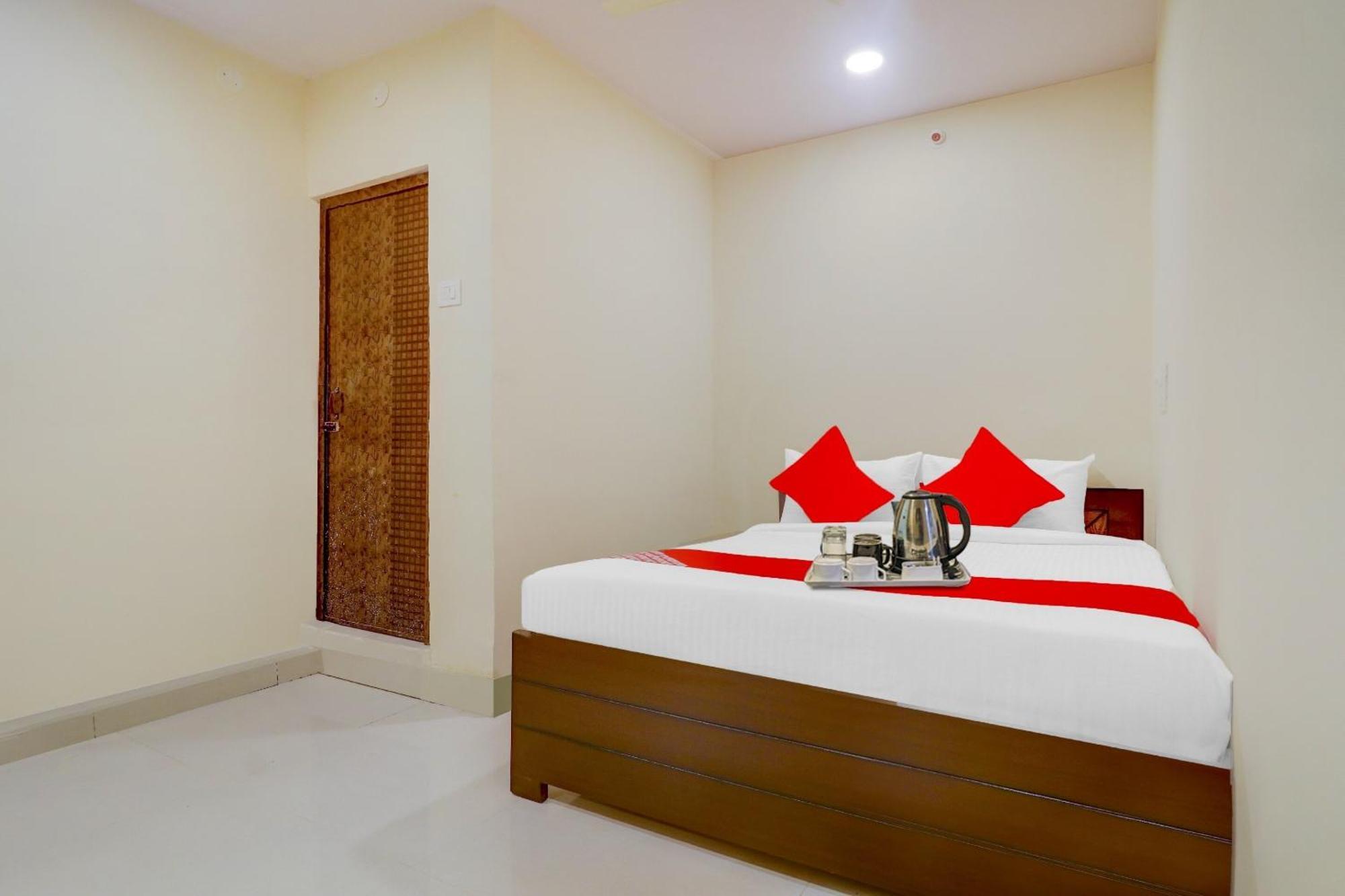 Hotel O Aayush Stay Inn Hyderabad Exteriör bild